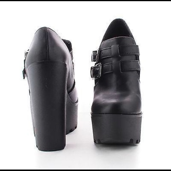 🎉HP🎉 Double Buckle Platform Chunky Heels - Picture 4 of 4